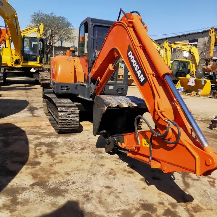 Used Doosan dh60-7 Excavator 100% Korea Used Mini Hydraulic Excavator Low Working Hours Low Price for sale - حفارات زحافة: صور 1 Used Doosan dh60-7 Excavator 100% Korea Used Mini Hydraulic Excavator Low Working Hours Low Price for sale - حفارات زحافة: صور 1