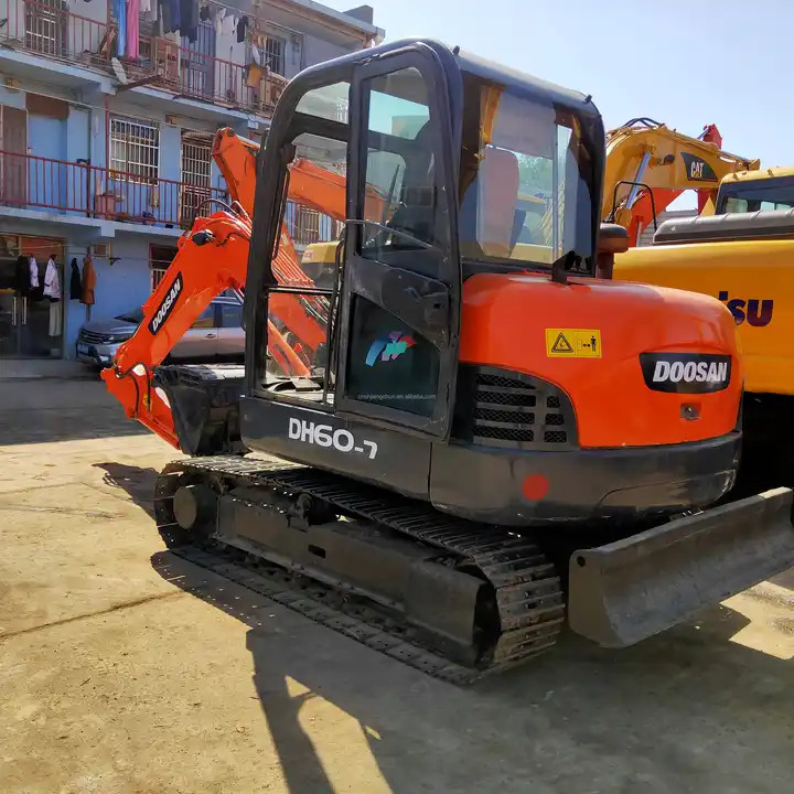 Used Doosan dh60-7 Excavator 100% Korea Used Mini Hydraulic Excavator Low Working Hours Low Price for sale - حفارات زحافة: صور 2 Used Doosan dh60-7 Excavator 100% Korea Used Mini Hydraulic Excavator Low Working Hours Low Price for sale - حفارات زحافة: صور 2