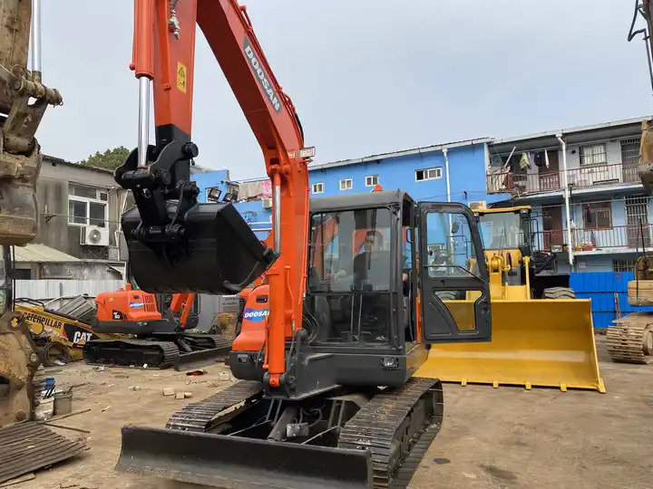 حفارات زحافة Used excavator Doosan DX60 with excellent working condition on sale Used Doosan DX60 excavator, Doosan DX60 mini excavators: صور 6 حفارات زحافة Used excavator Doosan DX60 with excellent working condition on sale Used Doosan DX60 excavator, Doosan DX60 mini excavators: صور 6