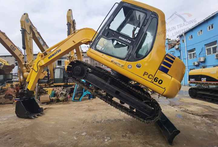 Used komatsu Pc60-7 Crawler Excavator 6 Ton Excavator In Shanghai China For Sale PC 60 60-7 PC60 PC78 excavator - حفارات زحافة: صور 4 Used komatsu Pc60-7 Crawler Excavator 6 Ton Excavator In Shanghai China For Sale PC 60 60-7 PC60 PC78 excavator - حفارات زحافة: صور 4