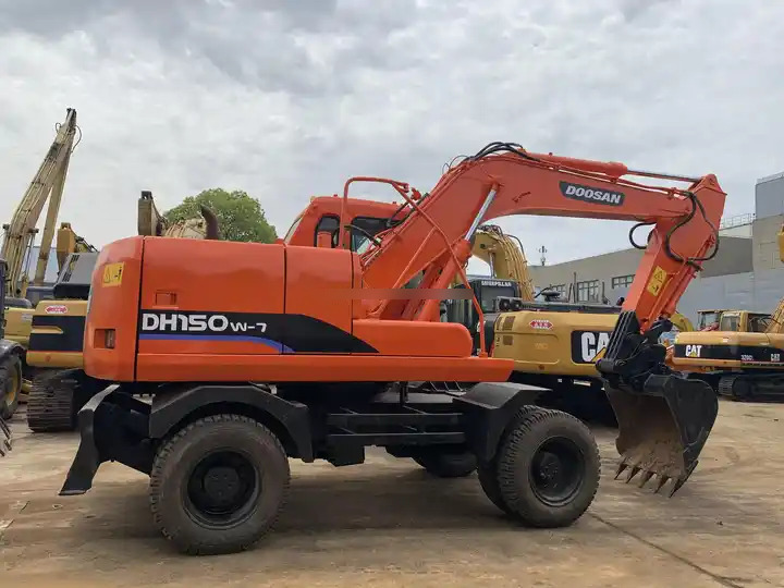 Wheel digging excavator Used DOOSAN150W DH150W DH150W-7 / second-hand KOREA engine DOOSAN DH 150 150W-7 DOOSAN150 - حفارات زحافة: صور 5 Wheel digging excavator Used DOOSAN150W DH150W DH150W-7 / second-hand KOREA engine DOOSAN DH 150 150W-7 DOOSAN150 - حفارات زحافة: صور 5