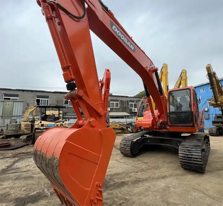 Used original Korea Doosan 20 ton excavator with cheap price and good condition DOOSAN Dx220LC-9e - حفارات زحافة: صور 1 Used original Korea Doosan 20 ton excavator with cheap price and good condition DOOSAN Dx220LC-9e - حفارات زحافة: صور 1