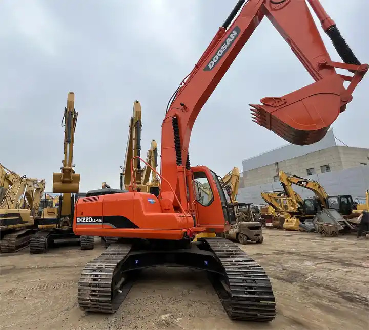 Used original Korea Doosan 20 ton excavator with cheap price and good condition DOOSAN Dx220LC-9e - حفارات زحافة: صور 5 Used original Korea Doosan 20 ton excavator with cheap price and good condition DOOSAN Dx220LC-9e - حفارات زحافة: صور 5