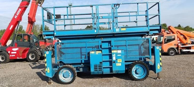 Genie GS5390 - 18m - 4x4 - Diesel - رافعات مقصية: صور 4 Genie GS5390 - 18m - 4x4 - Diesel - رافعات مقصية: صور 4