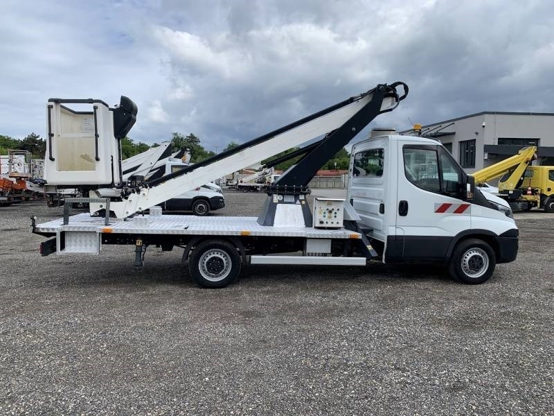 Iveco Daily Klubb KT48 - 16m, 200kg - مصاعد الازدهار محمولة على شاحنة: صور 4 Iveco Daily Klubb KT48 - 16m, 200kg - مصاعد الازدهار محمولة على شاحنة: صور 4