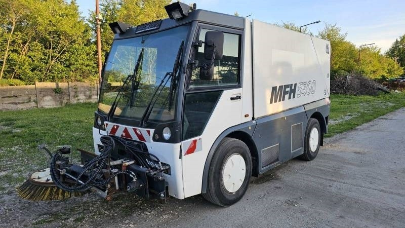 Mfh 5500 sweeper - with air conditionier - سياره كنس شوارع: صور 2 Mfh 5500 sweeper - with air conditionier - سياره كنس شوارع: صور 2