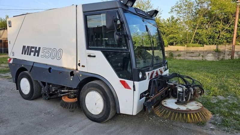 Mfh 5500 sweeper - with air conditionier - سياره كنس شوارع: صور 1 Mfh 5500 sweeper - with air conditionier - سياره كنس شوارع: صور 1