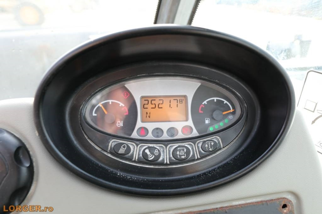 رافعة تلسكوبية Bobcat TL38.70HF: صور 14