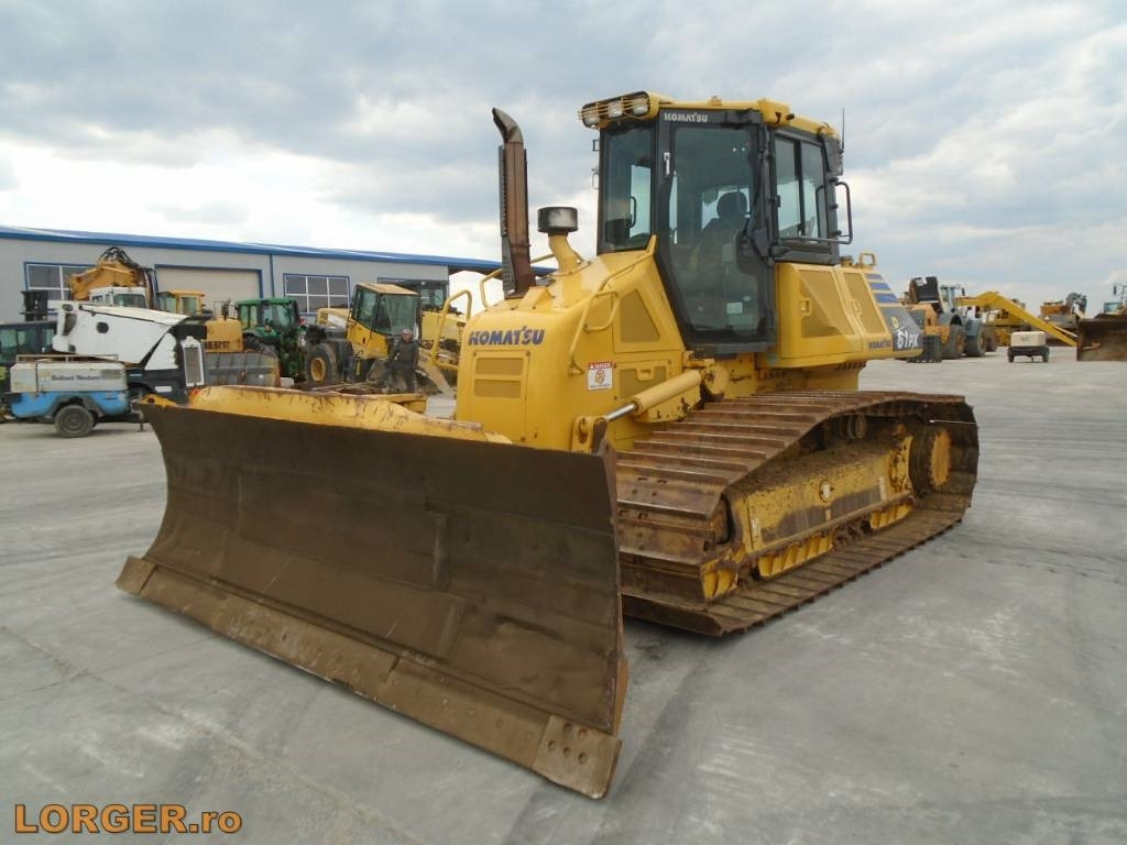 Komatsu D61PX-23 / Lama in 6 poziții - حفارات زحافة: صور 1 Komatsu D61PX-23 / Lama in 6 poziții - حفارات زحافة: صور 1