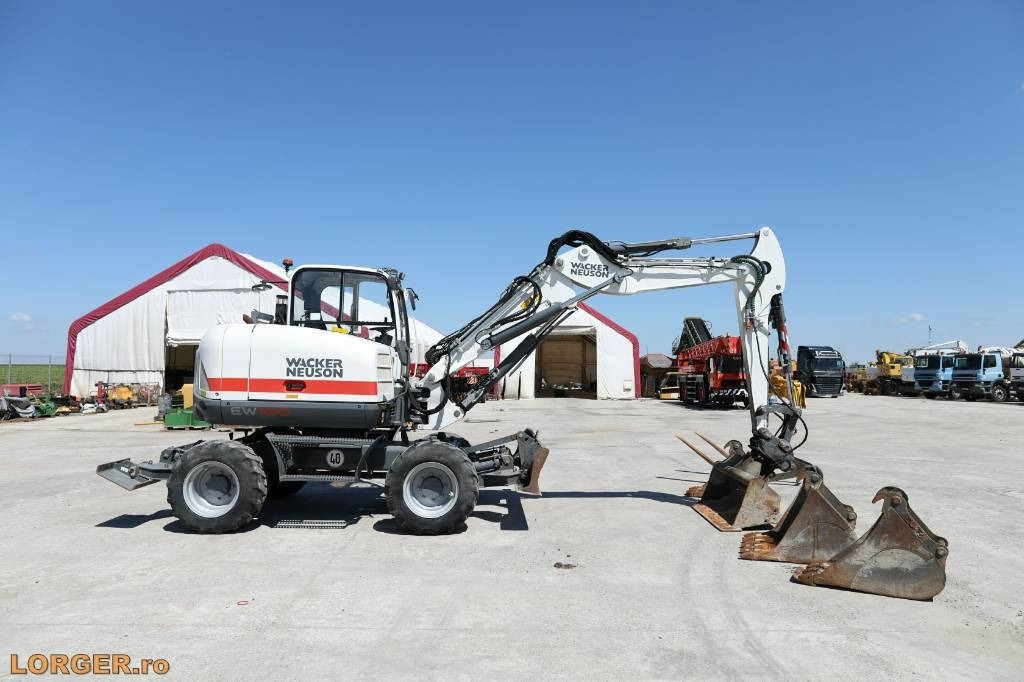 Wacker Neuson EW 100 - حفارة على عجلات: صور 3 Wacker Neuson EW 100 - حفارة على عجلات: صور 3