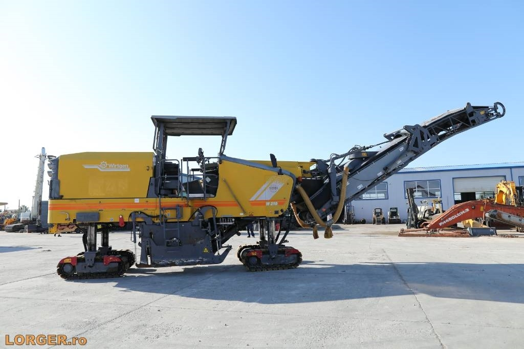 Wirtgen W 210 - ماكينات لصقل الأسفلت: صور 5 Wirtgen W 210 - ماكينات لصقل الأسفلت: صور 5