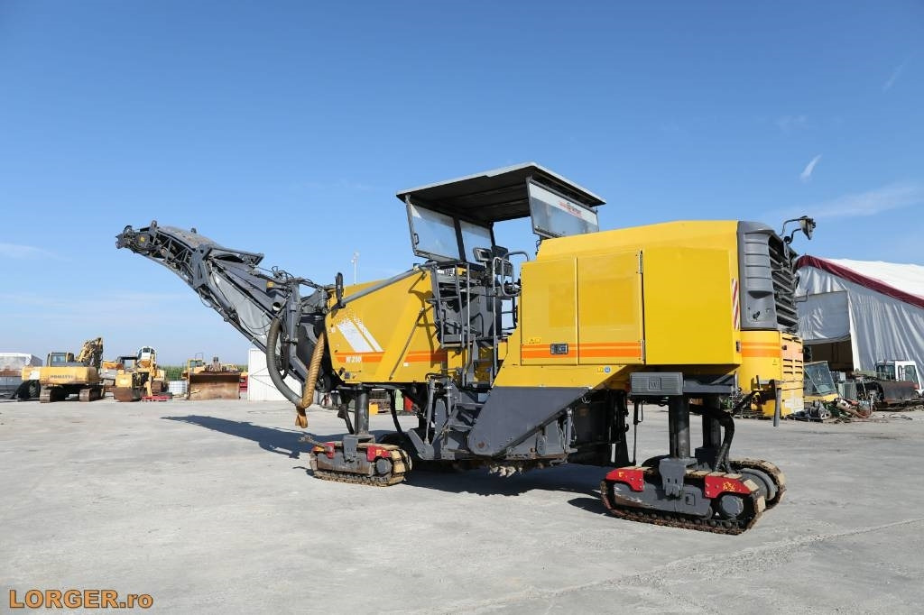 Wirtgen W 210 - ماكينات لصقل الأسفلت: صور 2 Wirtgen W 210 - ماكينات لصقل الأسفلت: صور 2