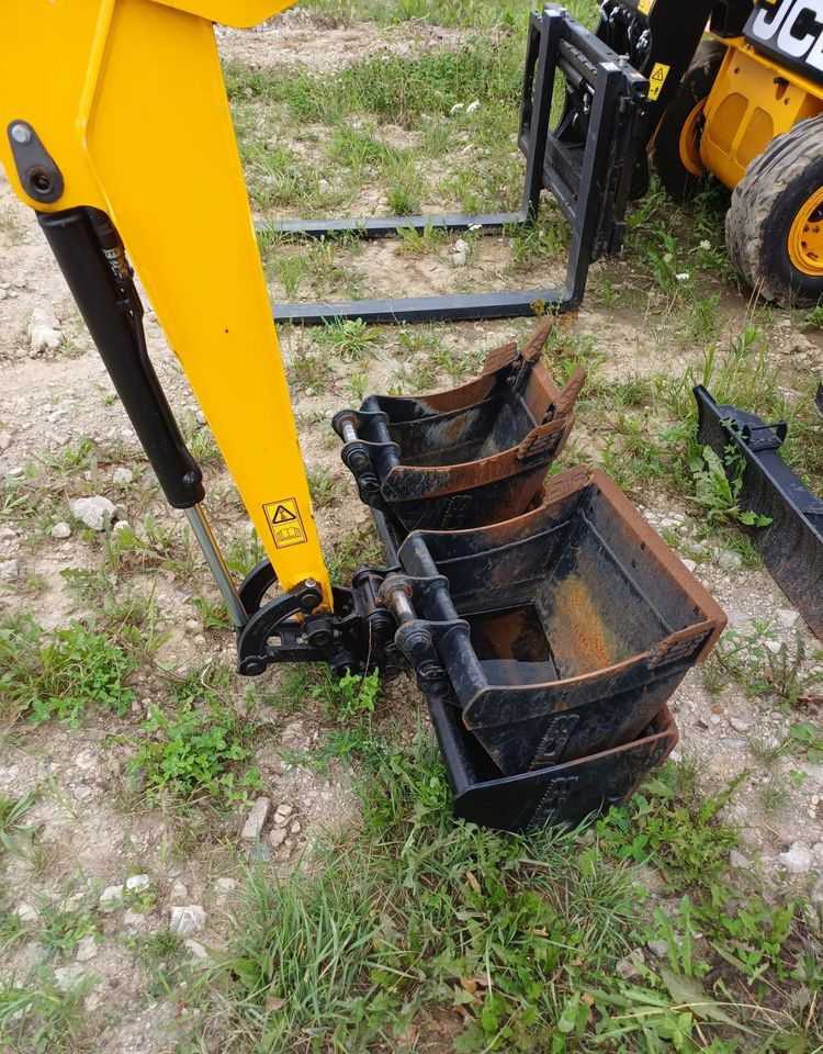 JCB 19C-1 - حفارات زحافة: صور 3 JCB 19C-1 - حفارات زحافة: صور 3