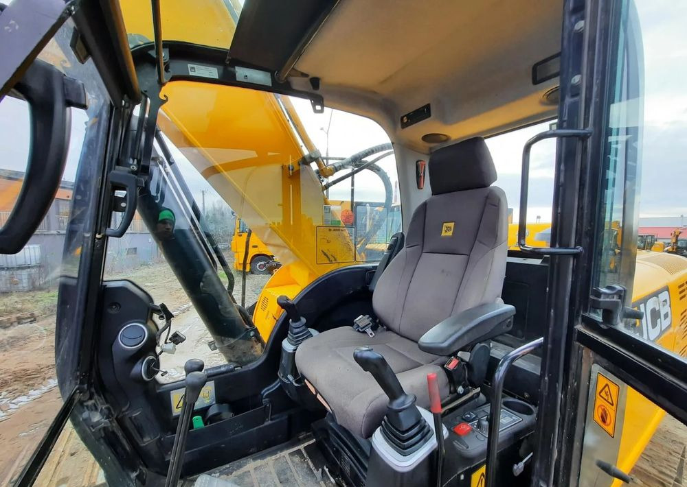 JCB JS 220 - حفارات زحافة: صور 3 JCB JS 220 - حفارات زحافة: صور 3