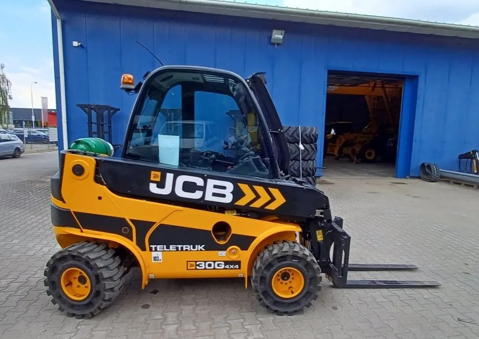 JCB TLT 30-20G 4x4 - رافعة شوكية تعمل بالغاز, رافعة تلسكوبية: صور 3 JCB TLT 30-20G 4x4 - رافعة شوكية تعمل بالغاز, رافعة تلسكوبية: صور 3