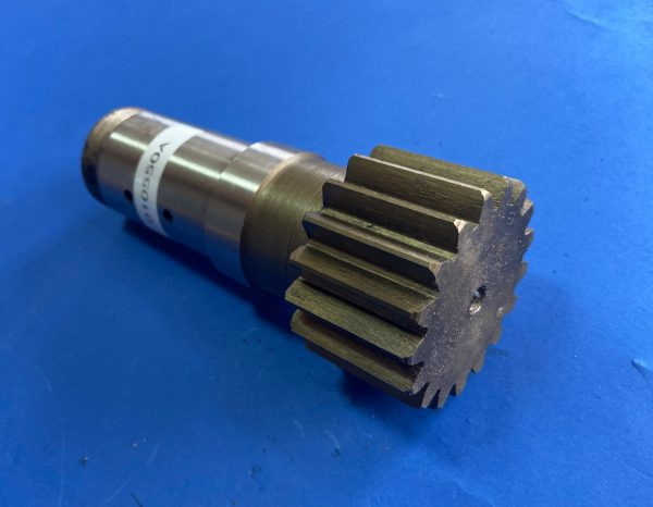 Wałek obrotu 010670A Komatsu PC16 - محرك سوينغ - آلات البناء: صور 1 Wałek obrotu 010670A Komatsu PC16 - محرك سوينغ - آلات البناء: صور 1