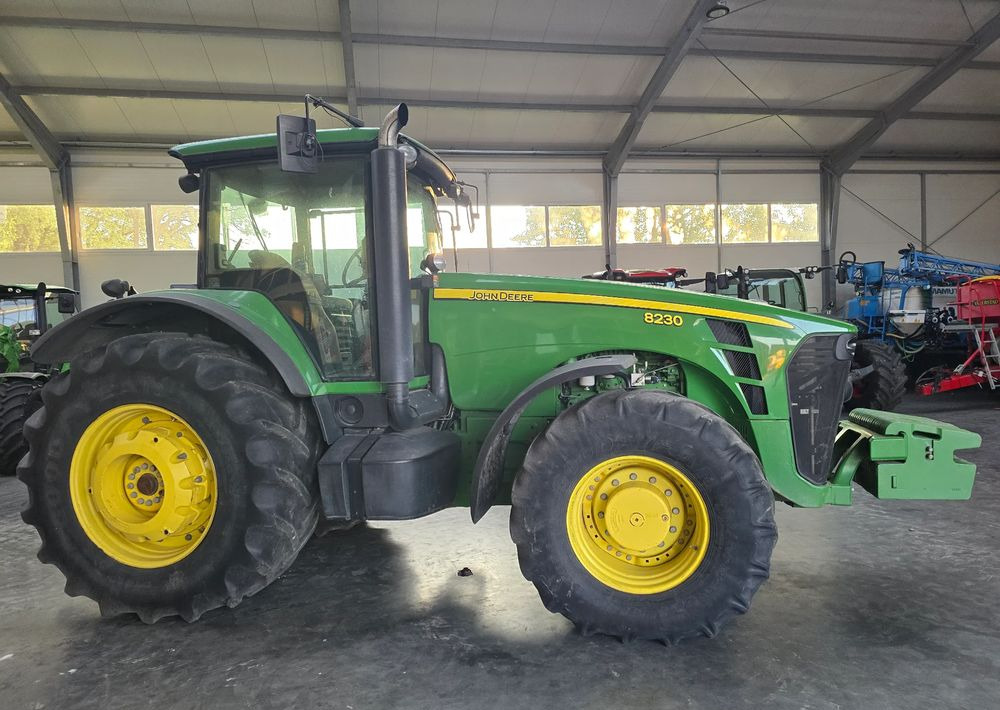 John Deere 8230 - جرار: صور 5 John Deere 8230 - جرار: صور 5