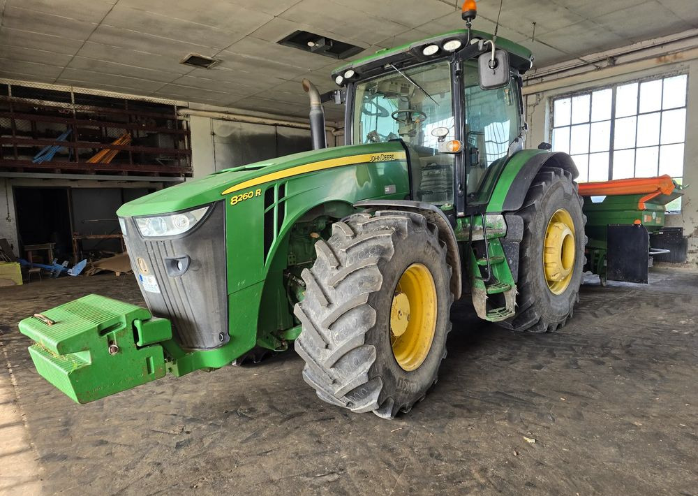John Deere 8260R - جرار: صور 1 John Deere 8260R - جرار: صور 1