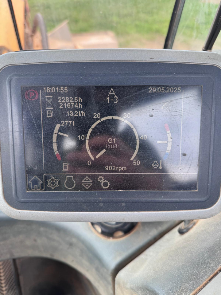 حفار متعدد الاستخدام LIEBHERR L566: صور 7