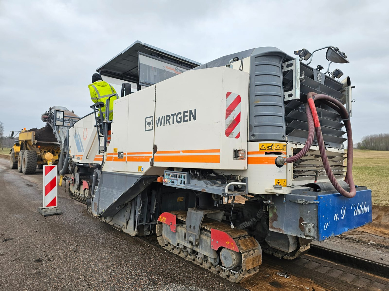 WIRTGEN W220 - ماكينات لصقل الأسفلت: صور 2 WIRTGEN W220 - ماكينات لصقل الأسفلت: صور 2