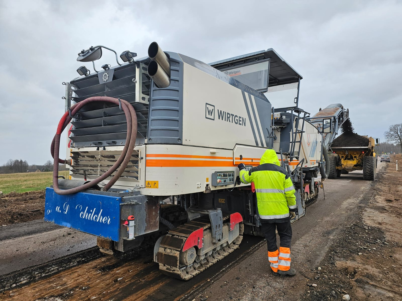 WIRTGEN W220 - ماكينات لصقل الأسفلت: صور 3 WIRTGEN W220 - ماكينات لصقل الأسفلت: صور 3