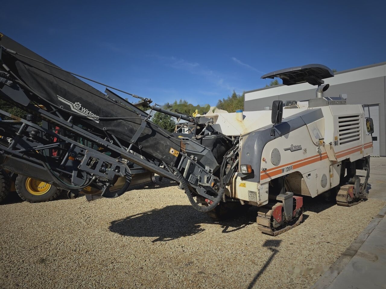Wirtgen W120 Fi - ماكينات لصقل الأسفلت: صور 1 Wirtgen W120 Fi - ماكينات لصقل الأسفلت: صور 1