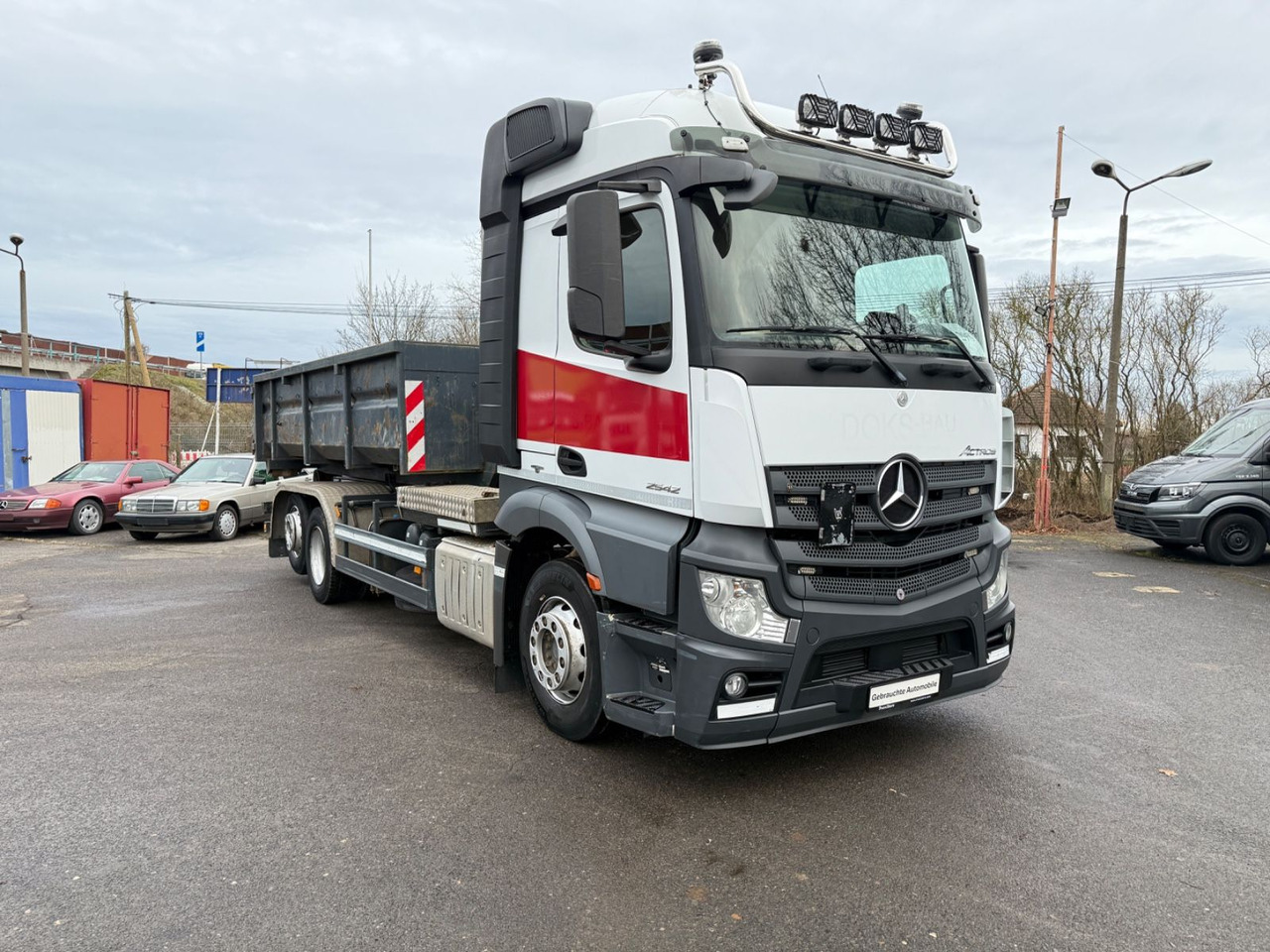 Mercedes-Benz Actros 2542 Abrollkipper mit Container - شاحنة ذات الخطاف: صور 1 Mercedes-Benz Actros 2542 Abrollkipper mit Container - شاحنة ذات الخطاف: صور 1