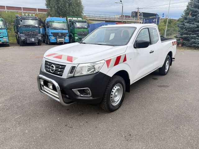 Nissan Navara NP300 Visia King Cab 4x4 - سيارة دفع رباعي: صور 3 Nissan Navara NP300 Visia King Cab 4x4 - سيارة دفع رباعي: صور 3