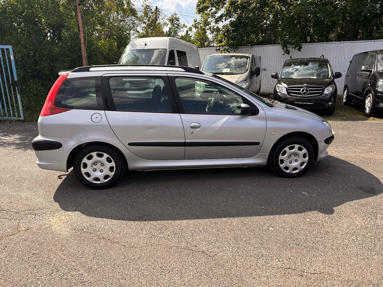 Peugeot 206 SW Grand Filou Cool - سيارة: صور 5 Peugeot 206 SW Grand Filou Cool - سيارة: صور 5