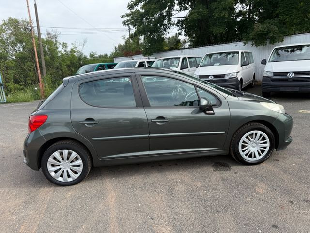 Peugeot 207 Sport Automatik - سيدان: صور 3 Peugeot 207 Sport Automatik - سيدان: صور 3