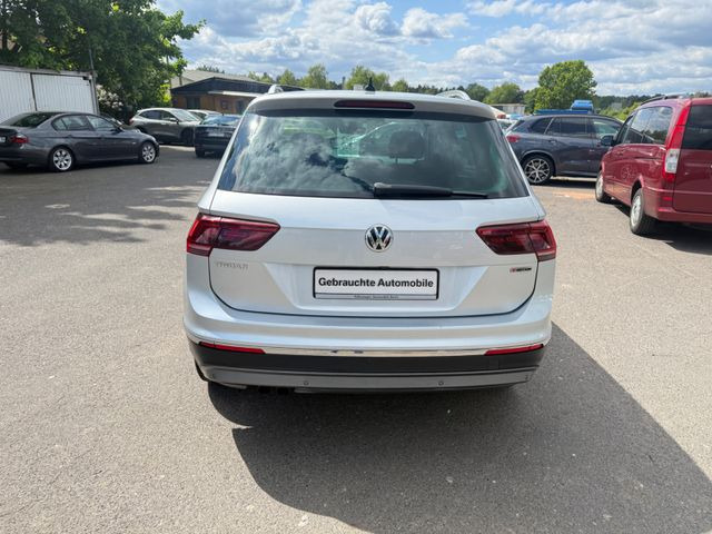 Volkswagen Tiguan Highline BMT/Start-Stopp 4Motion - سيارة دفع رباعي: صور 4 Volkswagen Tiguan Highline BMT/Start-Stopp 4Motion - سيارة دفع رباعي: صور 4