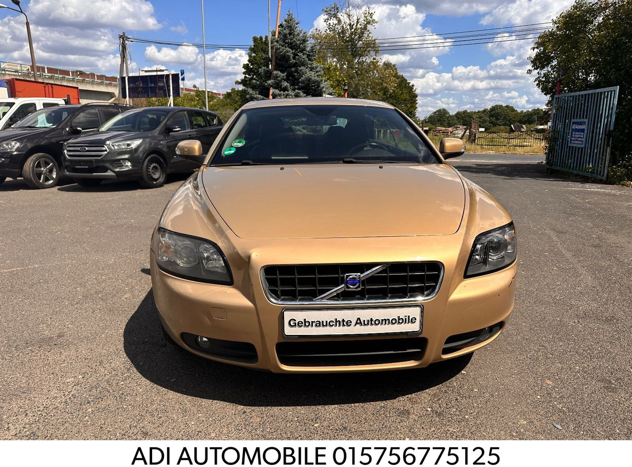 Volvo C70 Cabriolet 2.4 Kinetic Benzin/Flüssiggas - سيارة: صور 1 Volvo C70 Cabriolet 2.4 Kinetic Benzin/Flüssiggas - سيارة: صور 1