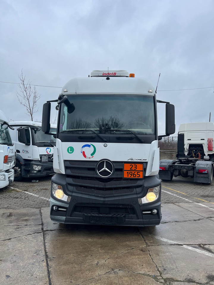Mercedes Actros 1842 - شاحنة جرار: صور 1 Mercedes Actros 1842 - شاحنة جرار: صور 1