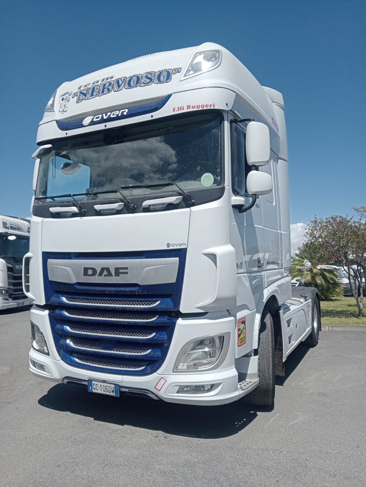 DAF XF 530CV - شاحنة جرار: صور 1 DAF XF 530CV - شاحنة جرار: صور 1