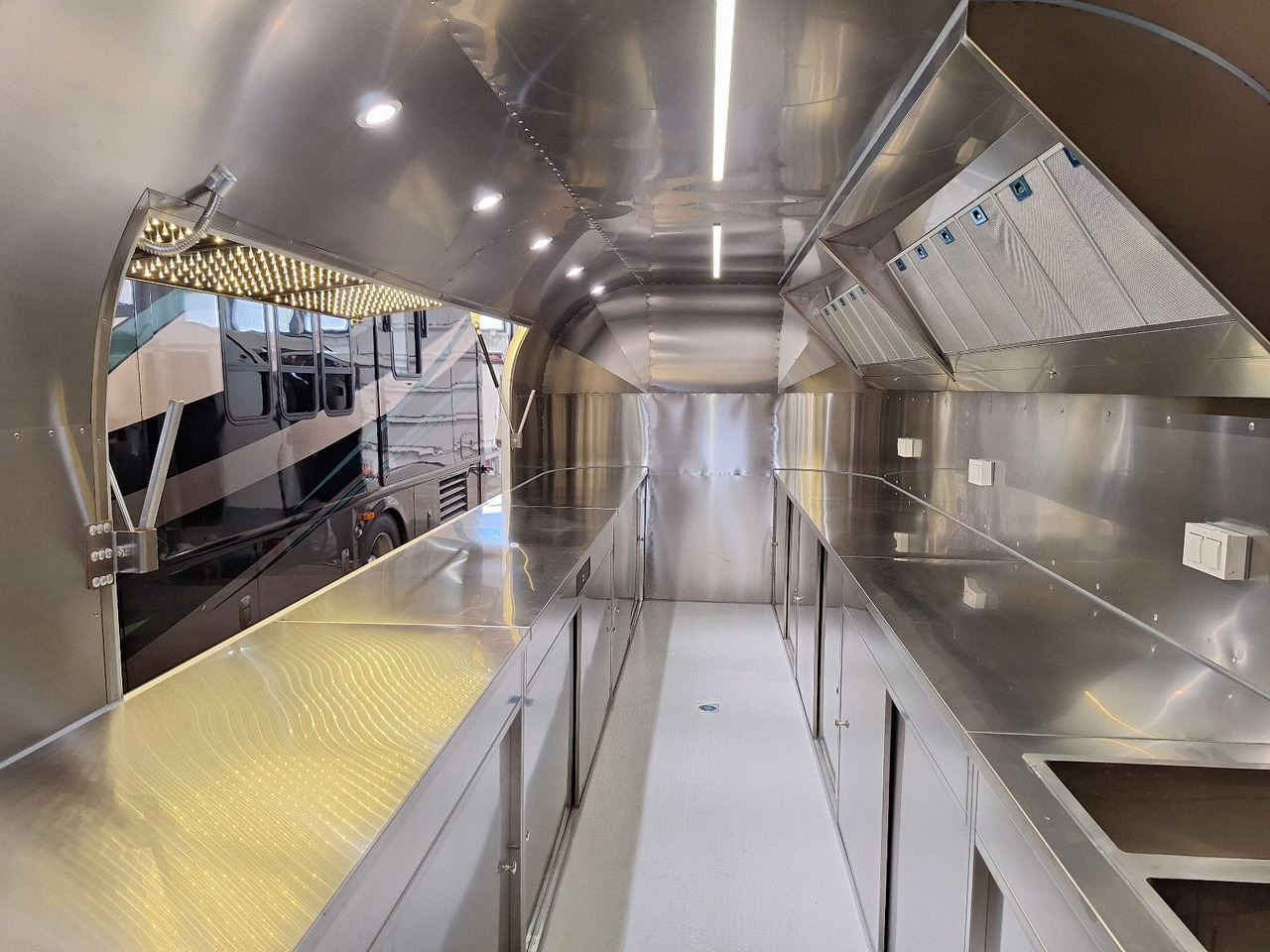 Esselmann Delistar American 6000 ähn. Airstream - عربة الطعام: صور 2 Esselmann Delistar American 6000 ähn. Airstream - عربة الطعام: صور 2