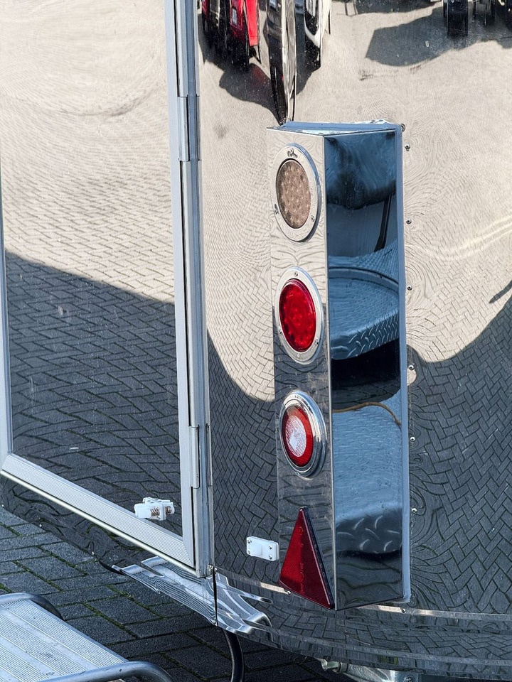 Esselmann Delistar Foodtruck 6000 ähn. Airstream - عربة الطعام: صور 4 Esselmann Delistar Foodtruck 6000 ähn. Airstream - عربة الطعام: صور 4