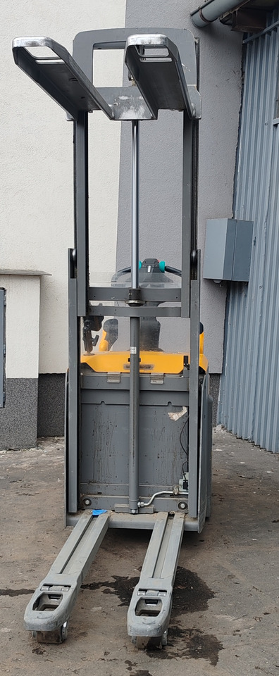 Jungheinrich ERD 220 2t/ 2018y/ 5847h - معدات تكديس: صور 5 Jungheinrich ERD 220 2t/ 2018y/ 5847h - معدات تكديس: صور 5