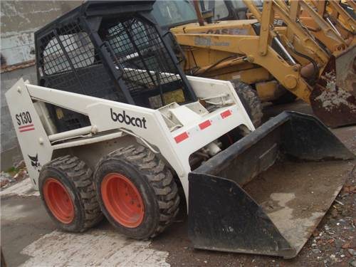 Bobcat S 130 - شيول صغير: صور 1 Bobcat S 130 - شيول صغير: صور 1