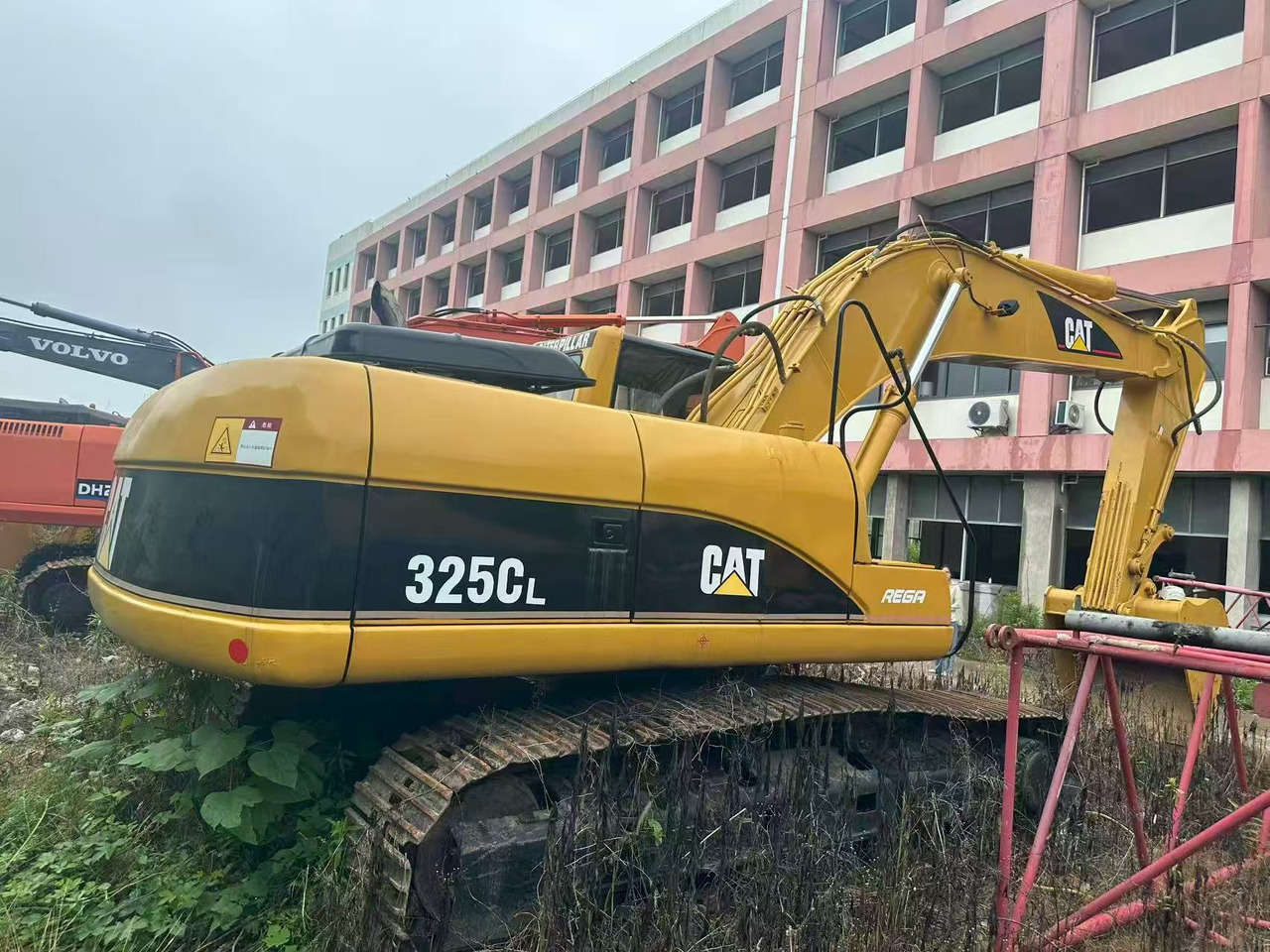 CAT 325CL - حفارات زحافة: صور 1 CAT 325CL - حفارات زحافة: صور 1
