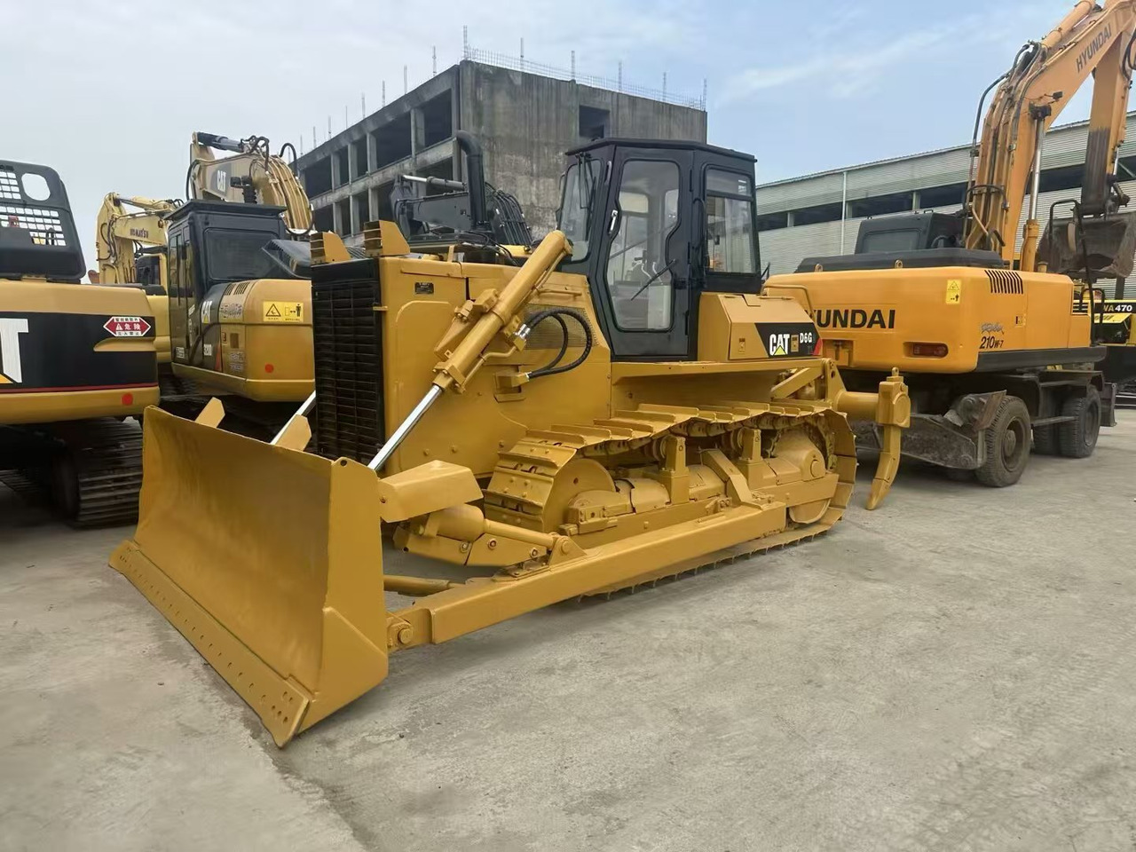 CAT D6G - بلدوزر: صور 4 CAT D6G - بلدوزر: صور 4