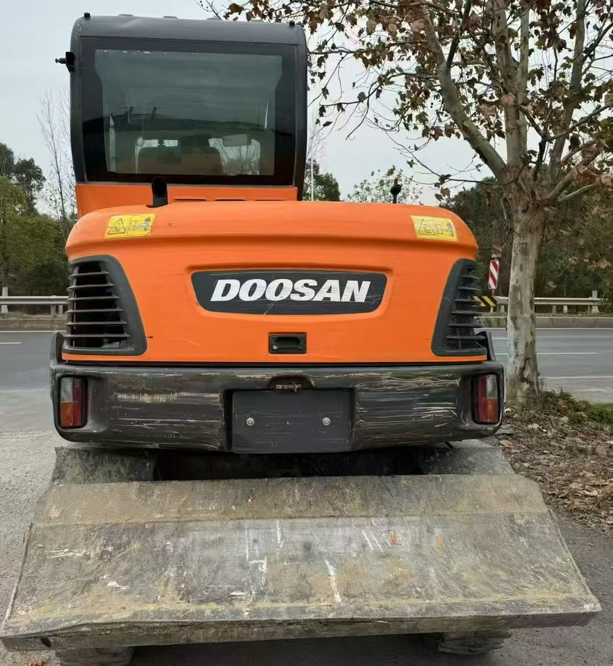 Doosan DX60 - حفارة على عجلات: صور 5 Doosan DX60 - حفارة على عجلات: صور 5