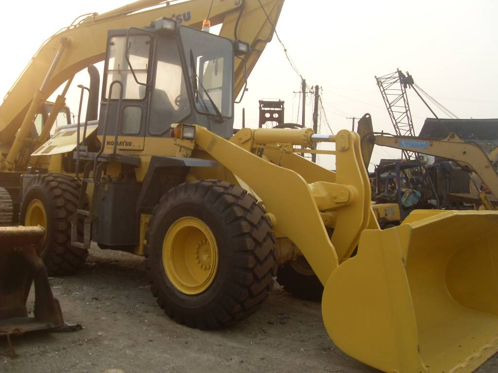 Komatsu WA320 - اللودر بعجل: صور 1 Komatsu WA320 - اللودر بعجل: صور 1