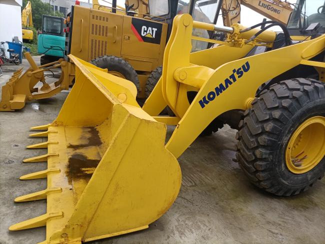Komatsu WA320 - اللودر بعجل: صور 4 Komatsu WA320 - اللودر بعجل: صور 4