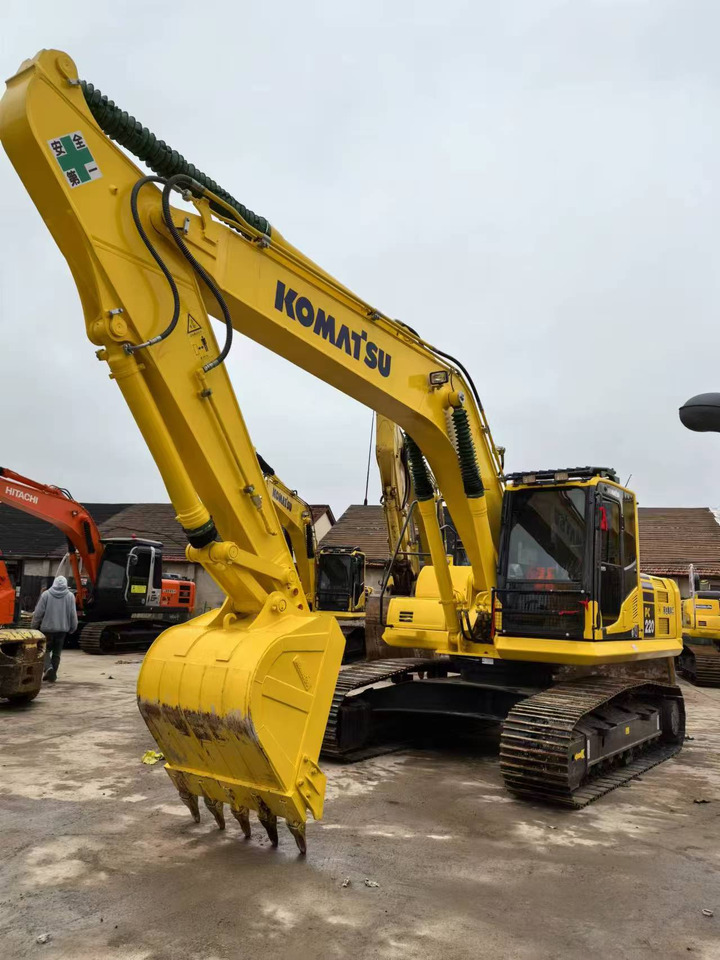 Komatsu pc220-8 - حفارات زحافة: صور 1 Komatsu pc220-8 - حفارات زحافة: صور 1