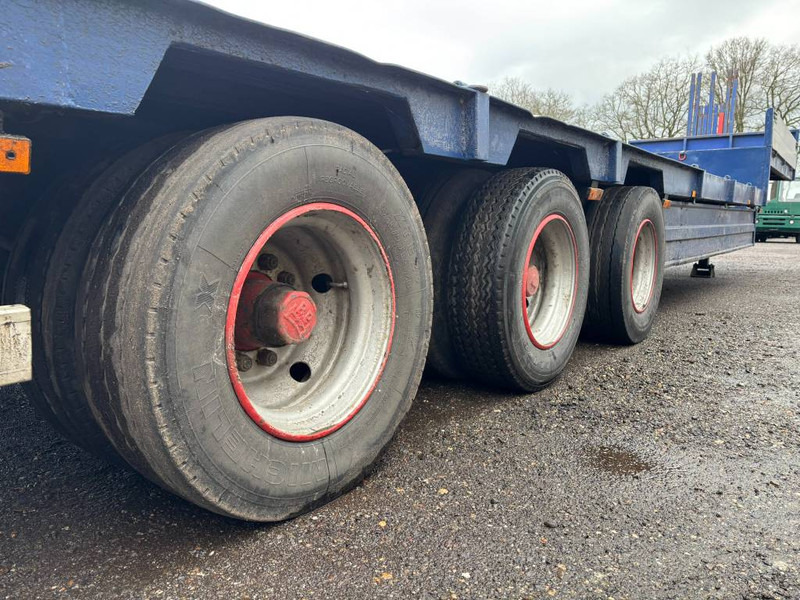 Broshuis Lowloader tieflader 3 assen leaf spring, laadklep - عربة مسطحة منخفضة نصف مقطورة: صور 5 Broshuis Lowloader tieflader 3 assen leaf spring, laadklep - عربة مسطحة منخفضة نصف مقطورة: صور 5