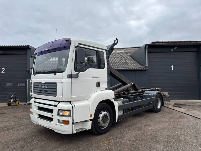 MAN TGA 18.310 haakarm hooklift 4x2 H19F - شاحنة ذات الخطاف: صور 1 MAN TGA 18.310 haakarm hooklift 4x2 H19F - شاحنة ذات الخطاف: صور 1