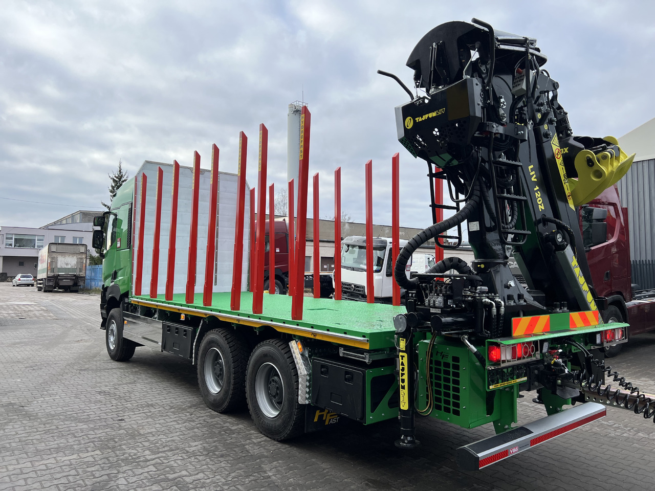 RENAULT Gama K 520 6x4 zabudowa platforma 3 osiowa z żurawiem - شاحنة قطع الأشجار, شاحنة كرين: صور 4 RENAULT Gama K 520 6x4 zabudowa platforma 3 osiowa z żurawiem - شاحنة قطع الأشجار, شاحنة كرين: صور 4