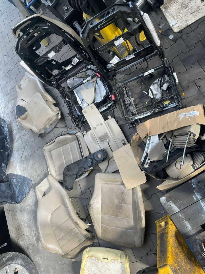 Fotele do Mercedes W 207 kabrio - مقاعد السيارات - سيارة: صور 2 Fotele do Mercedes W 207 kabrio - مقاعد السيارات - سيارة: صور 2