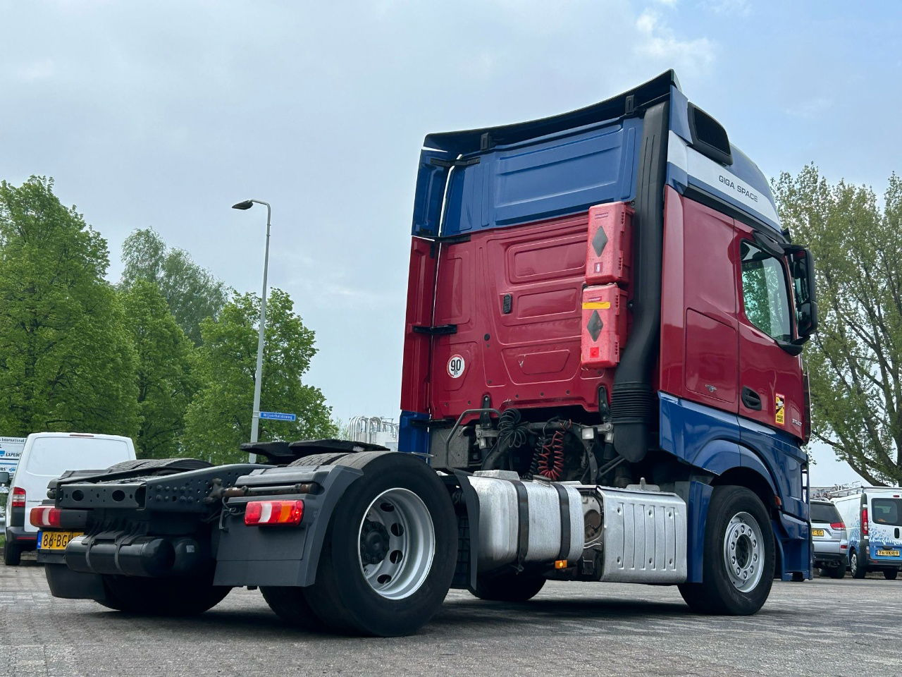Mercedes-Benz Actros Euro 6 / BJ. 2015 / APK - شاحنة جرار: صور 3 Mercedes-Benz Actros Euro 6 / BJ. 2015 / APK - شاحنة جرار: صور 3