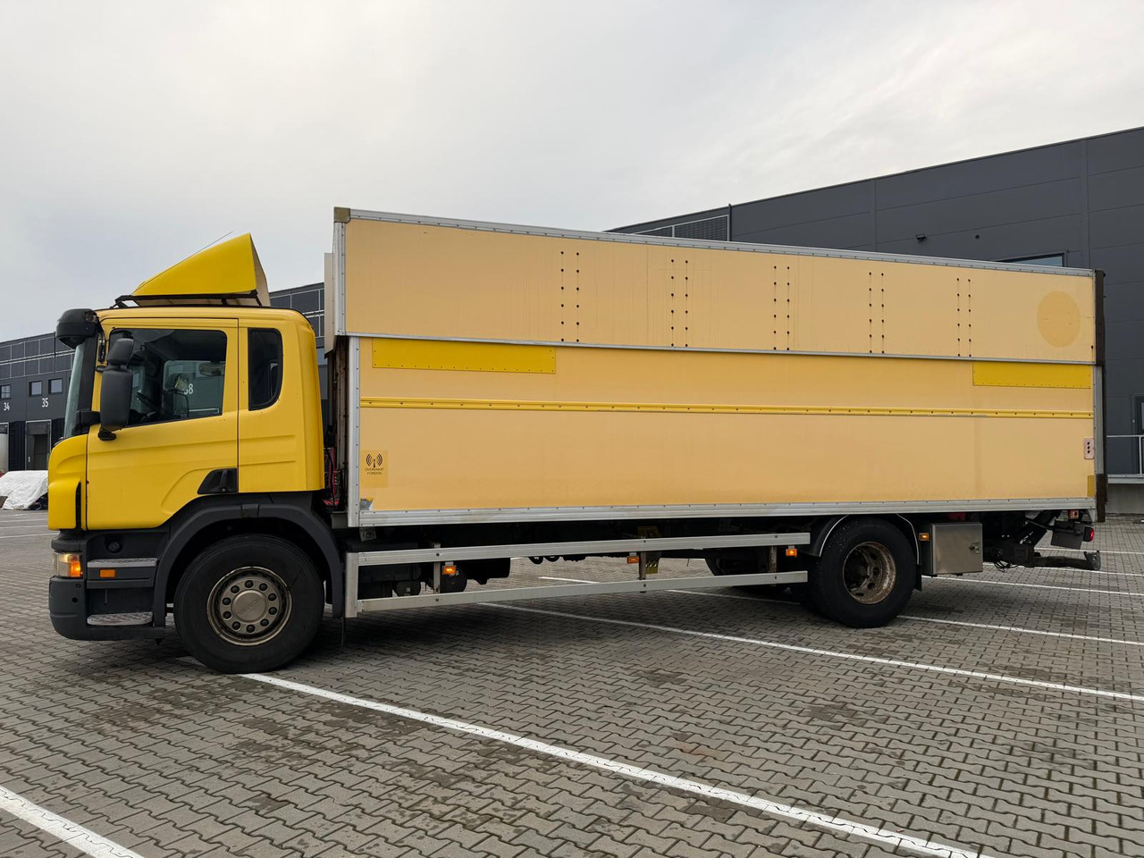 SCANIA P230 - بصندوق مغلق شاحنة: صور 3 SCANIA P230 - بصندوق مغلق شاحنة: صور 3